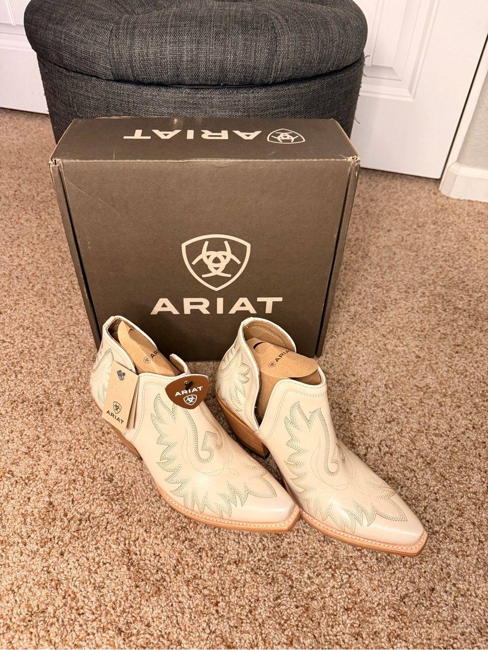 Ariat Women's Dixon Short Ankle Booties - Picture 5 of 6